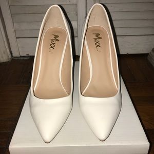 White pump toe heels.